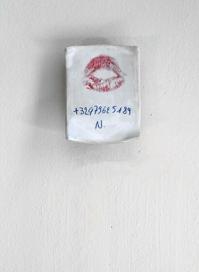 desperate note - a Sculpture & Installation Artowrk by Nina Non Grata